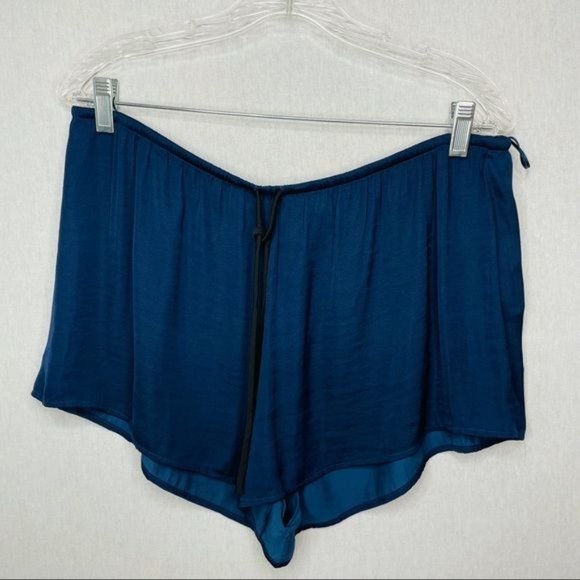 JOSIE Bardot Satin Pajama shorts - Picture 1 of 8